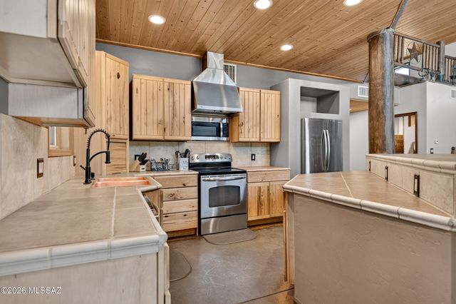 531 S Cody Loop Road, Oracle, AZ 85623