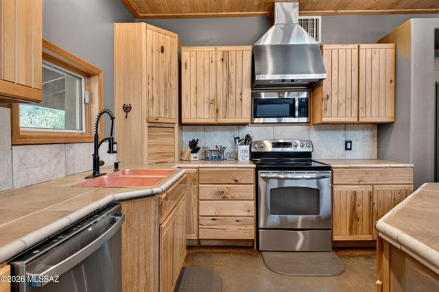 531 S Cody Loop Road, Oracle, AZ 85623