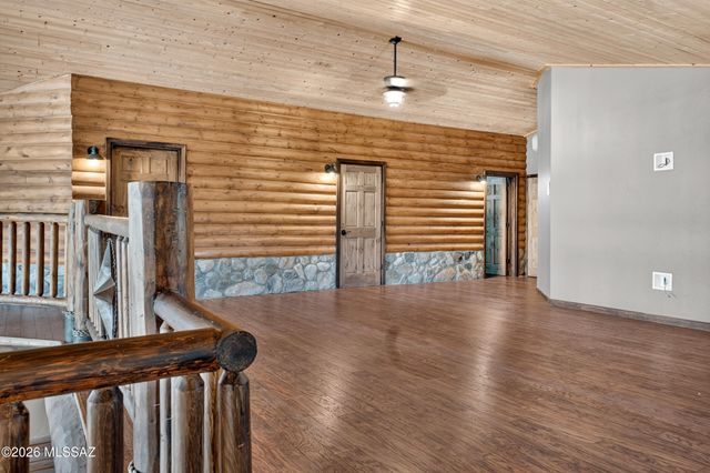 531 S Cody Loop Road, Oracle, AZ 85623