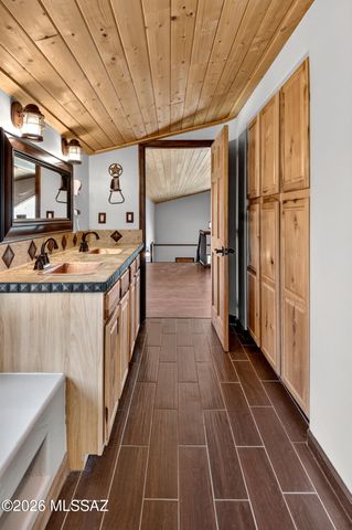 531 S Cody Loop Road, Oracle, AZ 85623