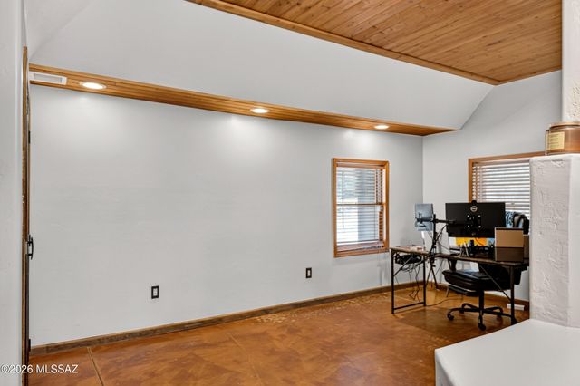 531 S Cody Loop Road, Oracle, AZ 85623