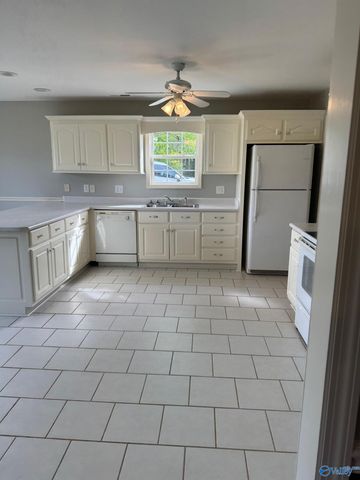 121 County Road 372, Trinity, AL 35673