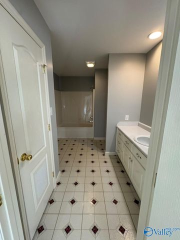 121 County Road 372, Trinity, AL 35673
