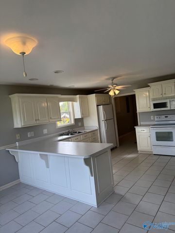 121 County Road 372, Trinity, AL 35673