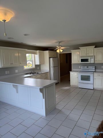 121 County Road 372, Trinity, AL 35673