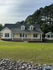 121 County Road 372, Trinity, AL 35673