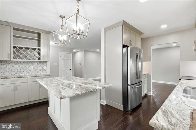 131 CASMAR ST SE, Vienna, VA 22180