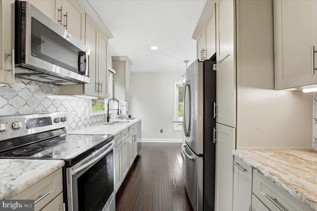 131 CASMAR ST SE, Vienna, VA 22180
