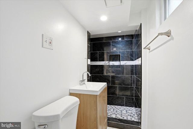 131 CASMAR ST SE, Vienna, VA 22180