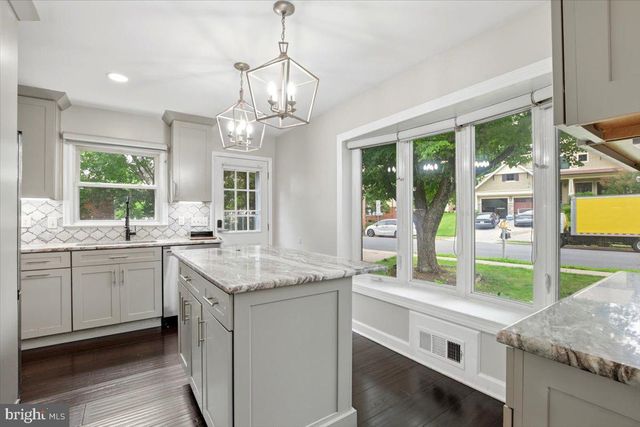131 CASMAR ST SE, Vienna, VA 22180
