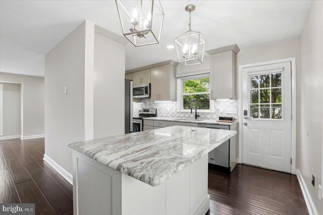 131 CASMAR ST SE, Vienna, VA 22180