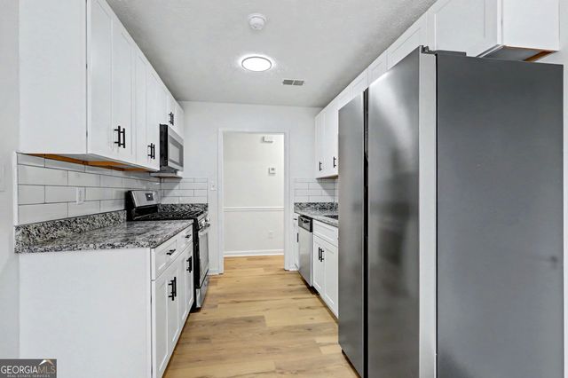 17 Rivercrest Drive, Riverdale, GA 30274