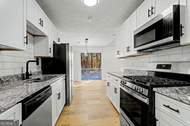 17 Rivercrest Drive, Riverdale, GA 30274