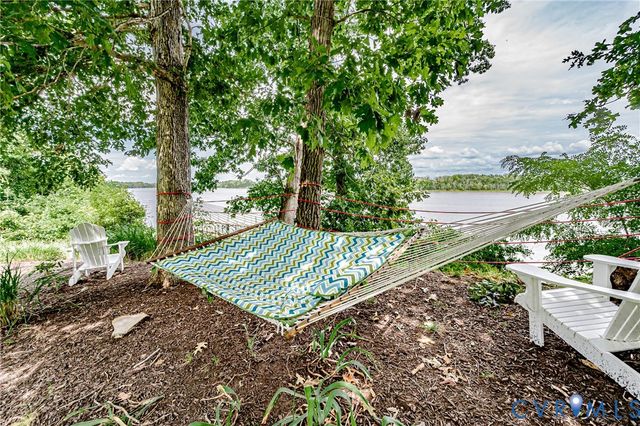 12106 Sloan Dr, Chester, VA 23838