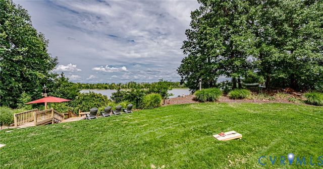 12106 Sloan Dr, Chester, VA 23838