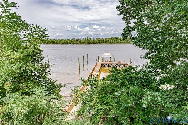 12106 Sloan Dr, Chester, VA 23838