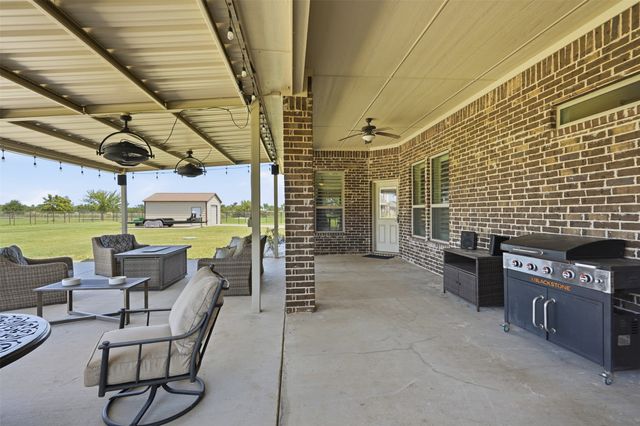 205 Lavender Court, Springtown, TX 76082