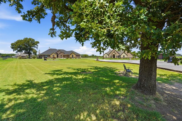 205 Lavender Court, Springtown, TX 76082