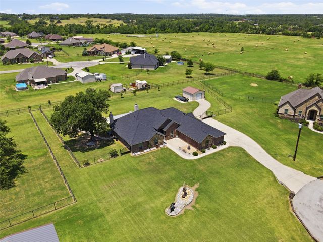205 Lavender Court, Springtown, TX 76082