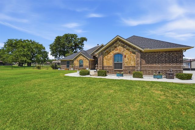 205 Lavender Court, Springtown, TX 76082