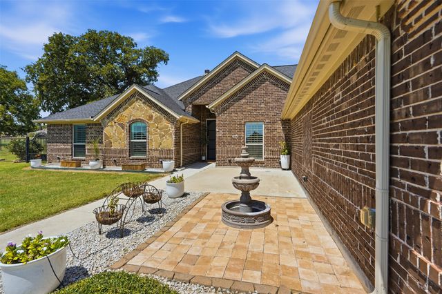 205 Lavender Court, Springtown, TX 76082