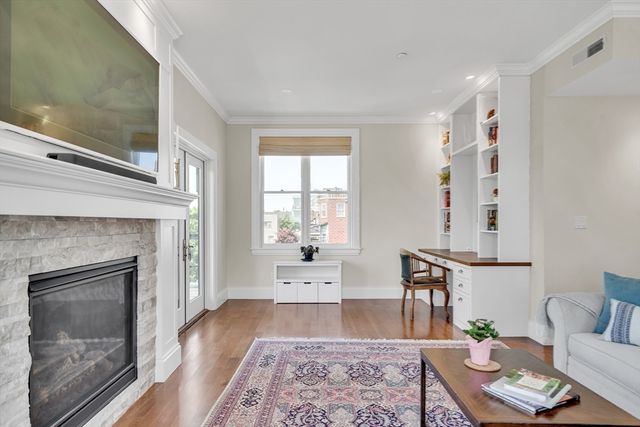 284 Bunker Hill St. 4, Boston, MA 02129
