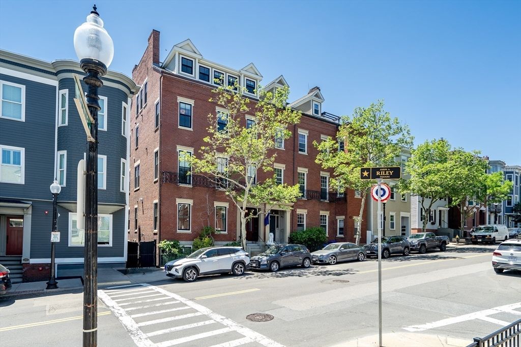 284 Bunker Hill St. 4, Boston, MA 02129