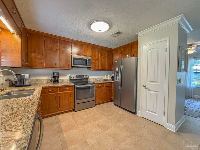 4410 Mundy Ln, Pace, FL 32571