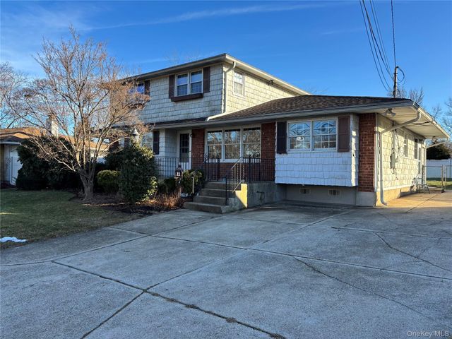 7 Romeo Lane, Commack, NY 11725