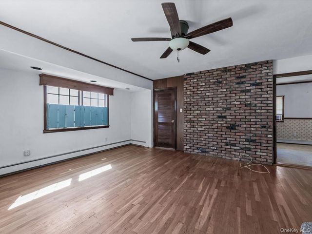 7 Romeo Lane, Commack, NY 11725