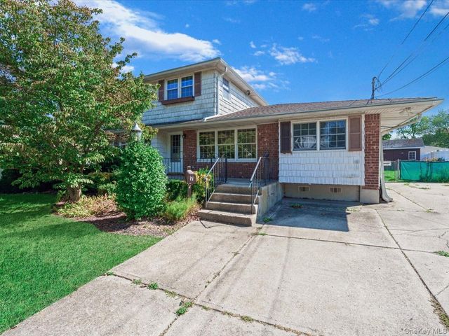 7 Romeo Lane, Commack, NY 11725
