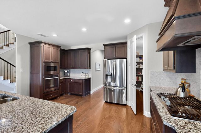 400 Clear Creek Drive, Mansfield, TX 76063
