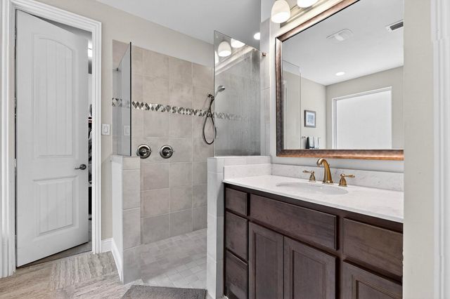 400 Clear Creek Drive, Mansfield, TX 76063