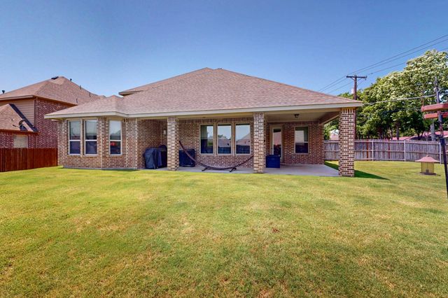 400 Clear Creek Drive, Mansfield, TX 76063