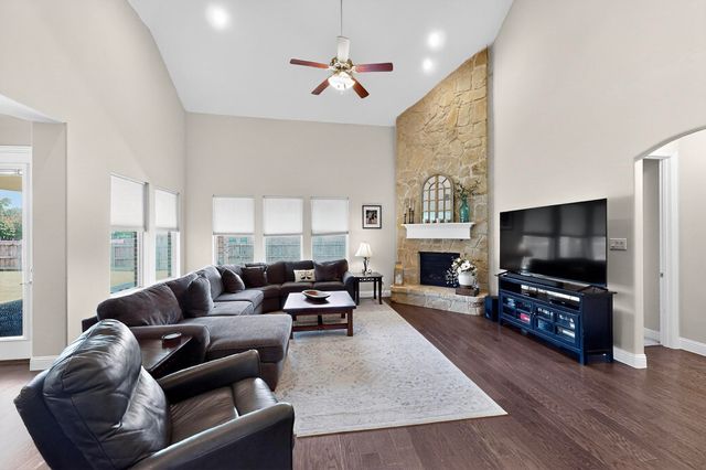 400 Clear Creek Drive, Mansfield, TX 76063