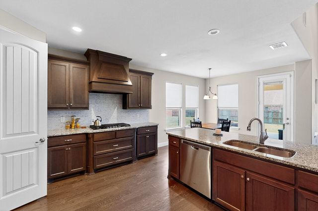 400 Clear Creek Drive, Mansfield, TX 76063