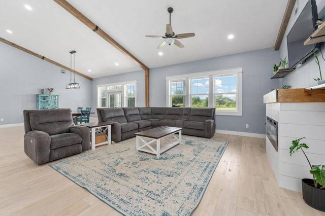 1029 E 120th Ave N, Belle Plaine, KS 67013