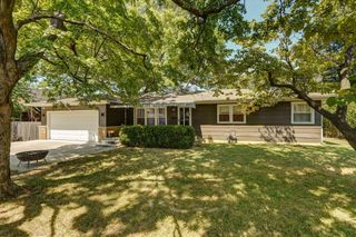 1827 East Edgewood Street, Springfield, MO 65804