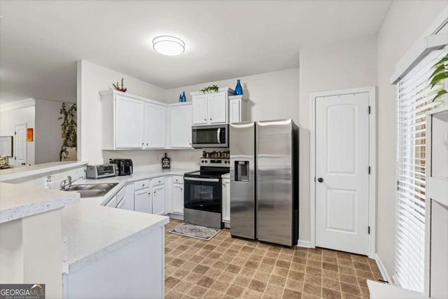 561 Oakside Place, Acworth, GA 30102