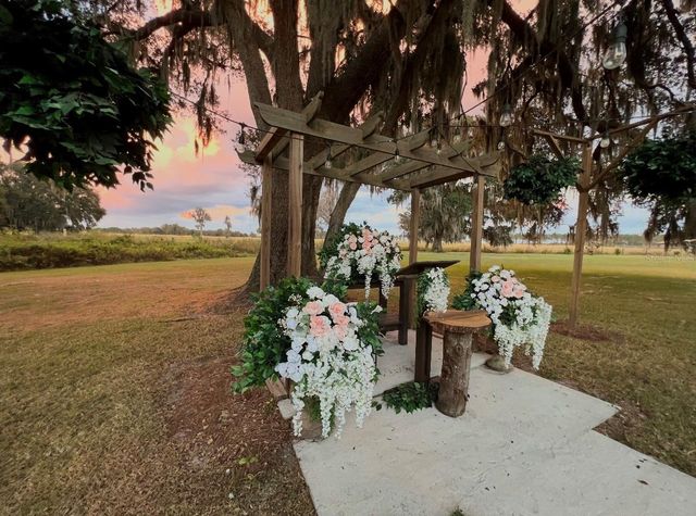 15300 LAKE IOLA ROAD, Dade City, FL 33523