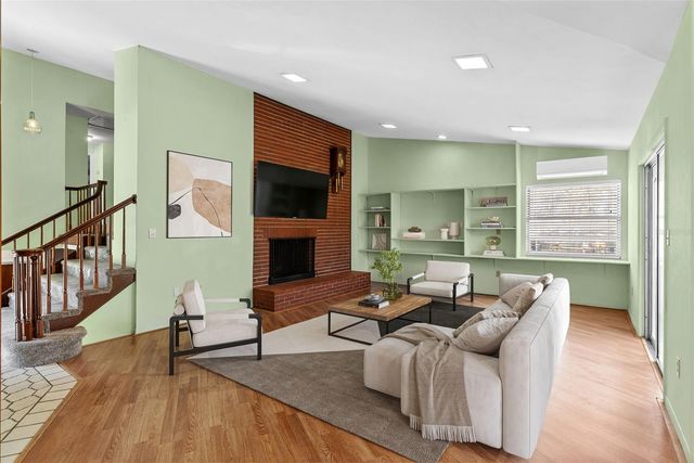 15300 LAKE IOLA ROAD, Dade City, FL 33523