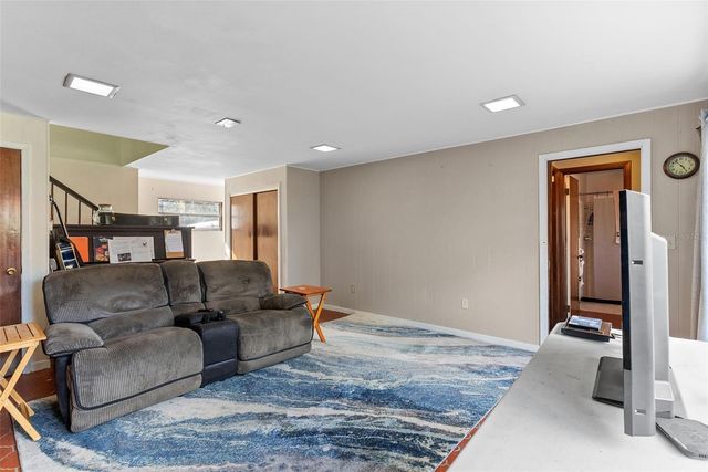 15300 LAKE IOLA ROAD, Dade City, FL 33523