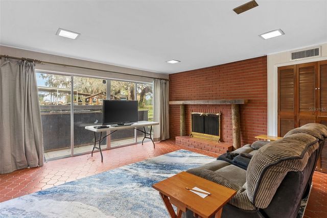 15300 LAKE IOLA ROAD, Dade City, FL 33523