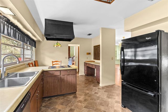 15300 LAKE IOLA ROAD, Dade City, FL 33523