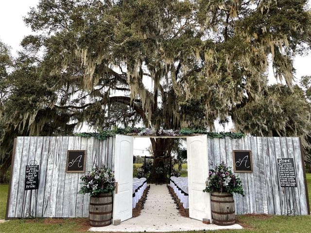 15300 LAKE IOLA ROAD, Dade City, FL 33523