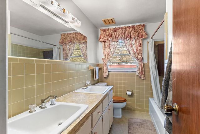 15300 LAKE IOLA ROAD, Dade City, FL 33523