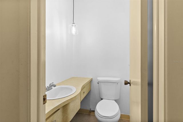 15300 LAKE IOLA ROAD, Dade City, FL 33523