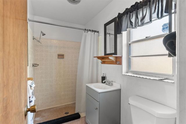 15300 LAKE IOLA ROAD, Dade City, FL 33523