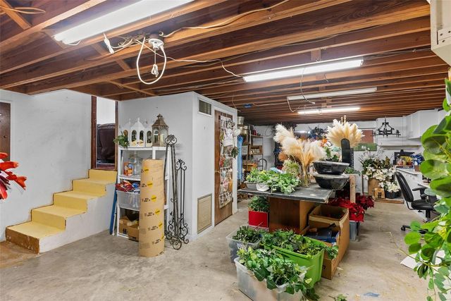 15300 LAKE IOLA ROAD, Dade City, FL 33523