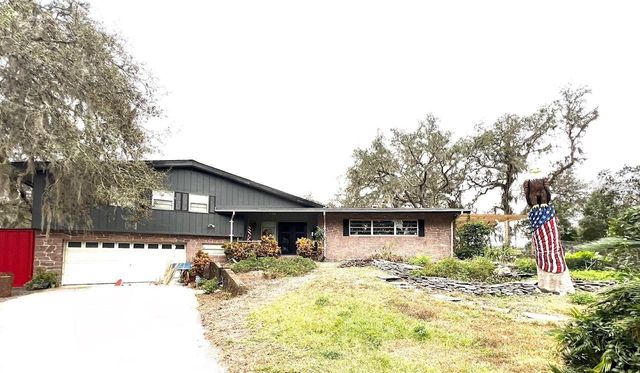 15300 LAKE IOLA ROAD, Dade City, FL 33523